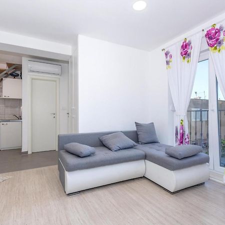 Gorgeous Apartment In Omis With Kitchen מראה חיצוני תמונה