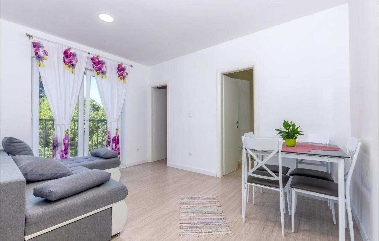 Gorgeous Apartment In Omis With Kitchen מראה חיצוני תמונה
