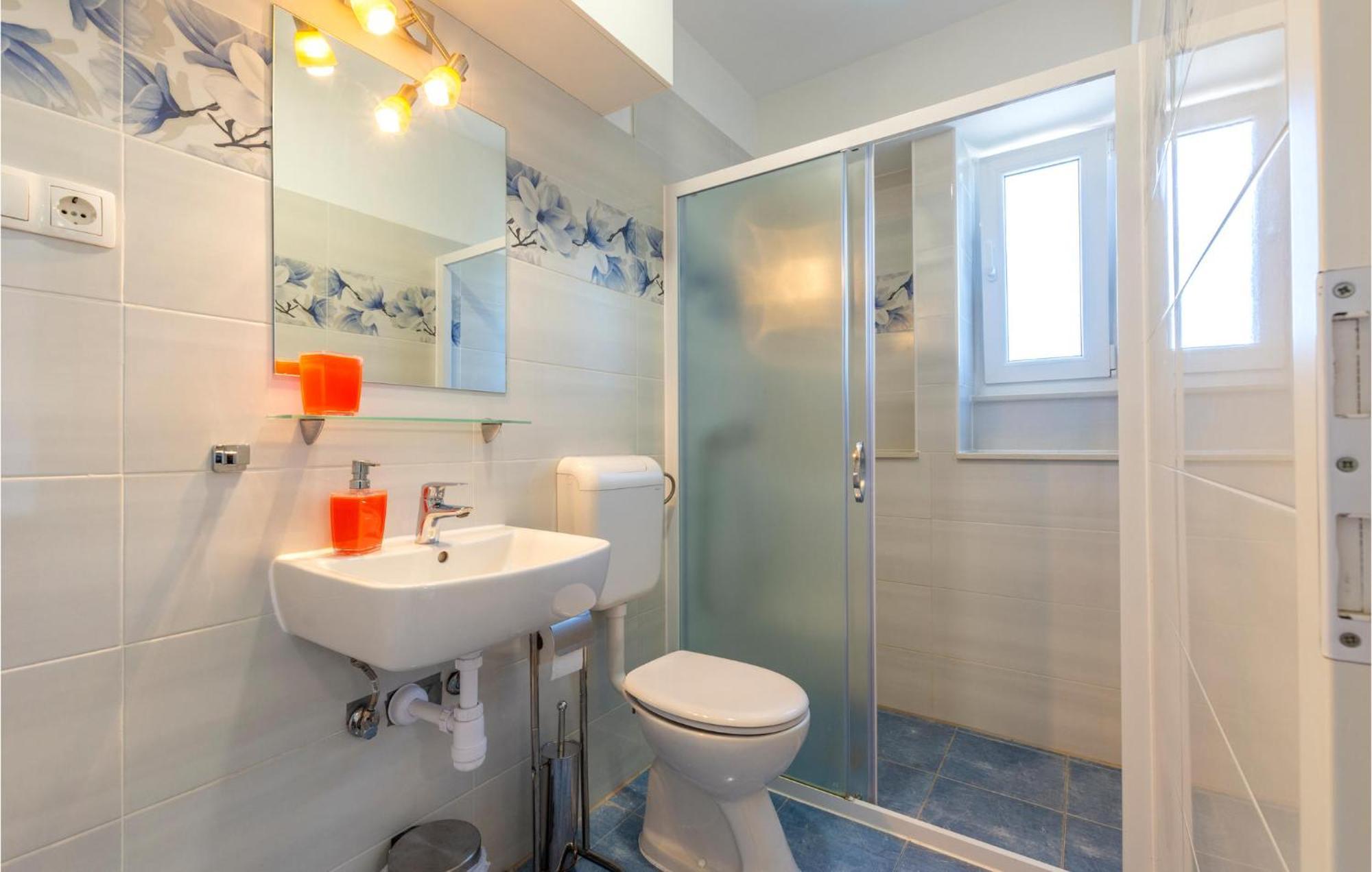 Gorgeous Apartment In Omis With Kitchen מראה חיצוני תמונה